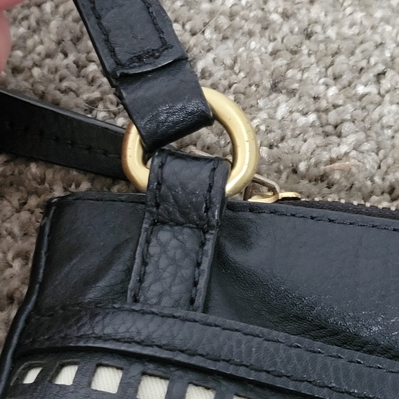 Fossil Leather Gingham Crossbody Purse with lots of pockets - Picture 6 of 14